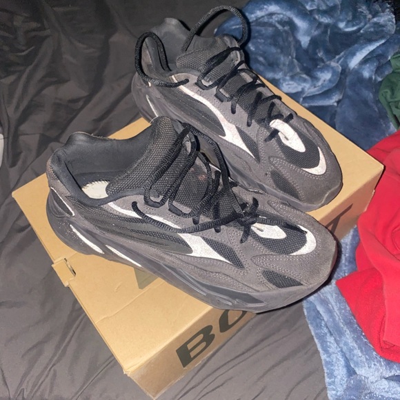 Yeezy 700 Vanta - Picture 3 of 4